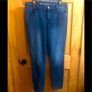 NWOT Old Navy Super Skinny Mid Rise Jeans